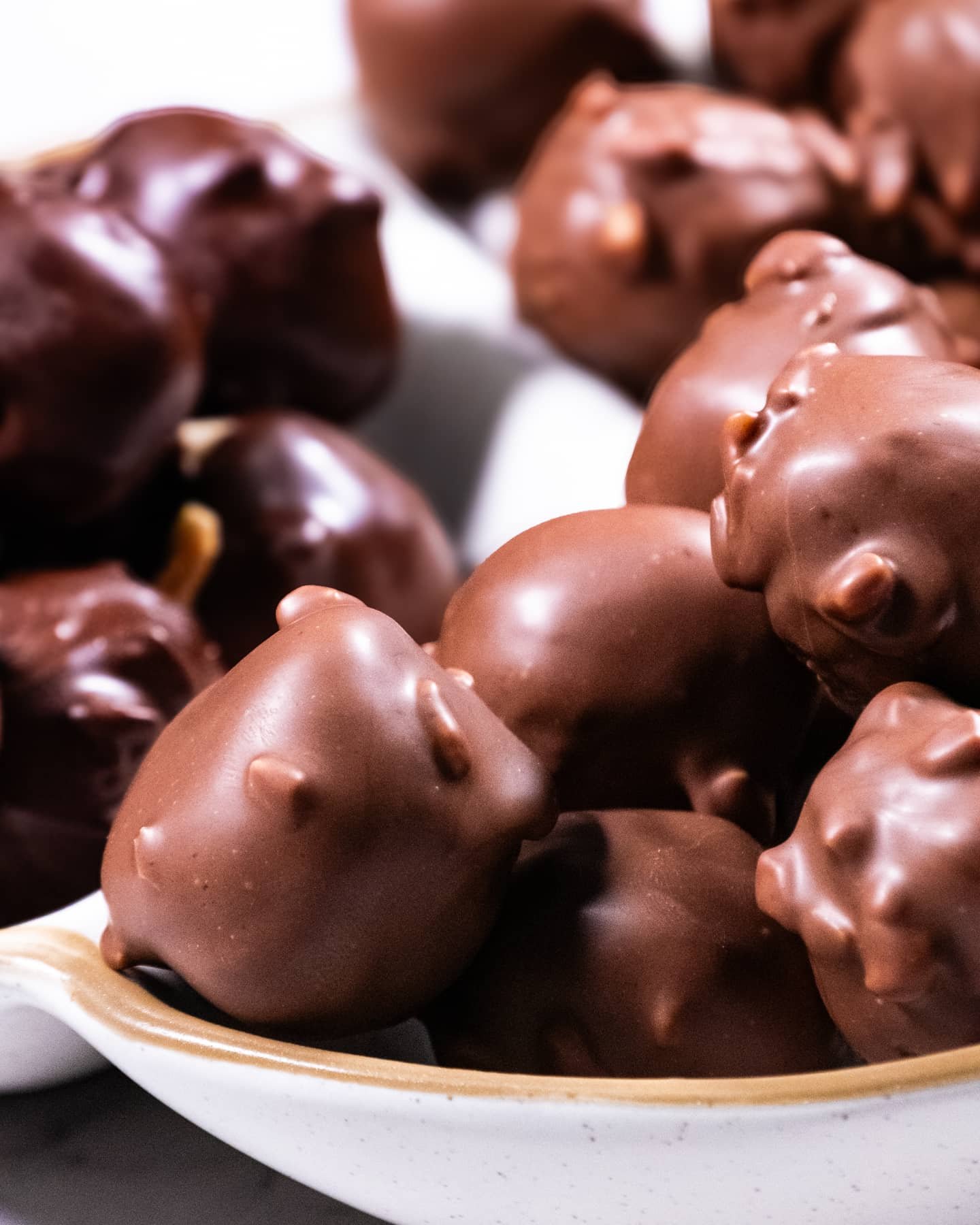 A dish of dark chocolate-coated and milk chocolate-coated Nutella Crunch Bites.